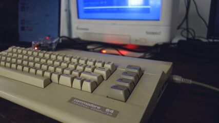 Разработчик запустил Slack на Commodore 64